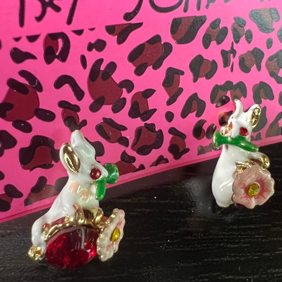 🐰 NWT! Bunnies in the Garden Earrings - Picture 4 of 5
